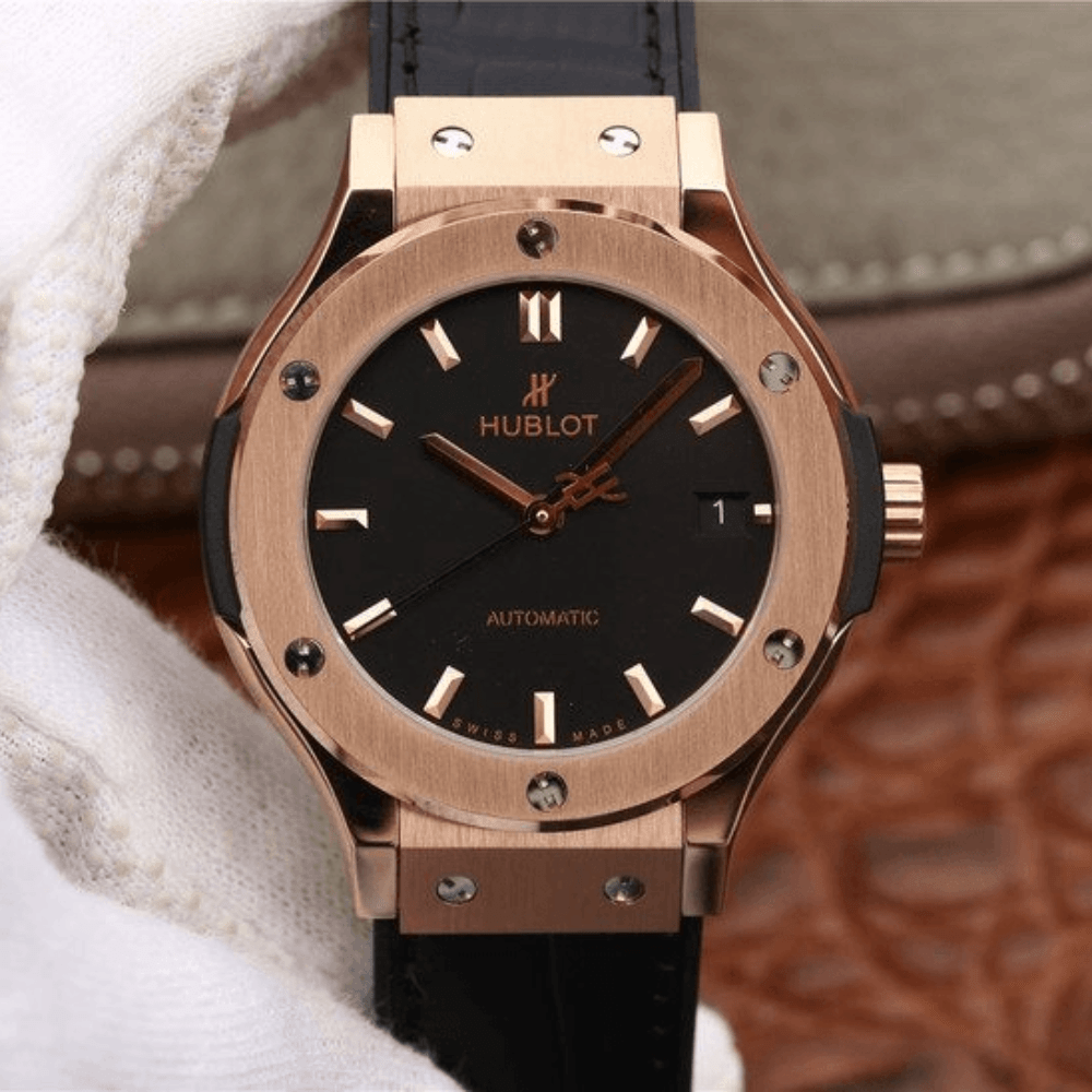 위블로 클래식 퓨전 킹 골드 블랙 다이얼 러버 스트랩 42mm 542.OX.1181.LR