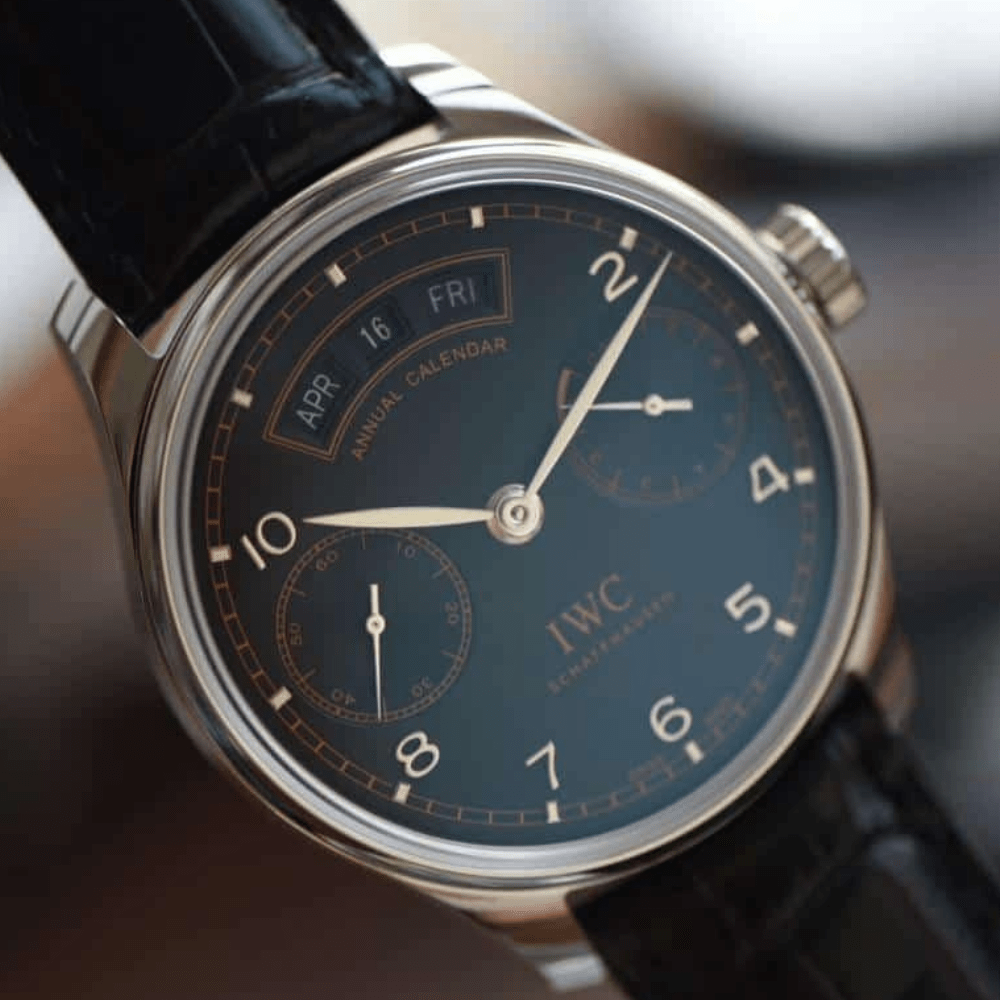 IWC 포르투기저 애뉴얼 캘린더 피사 에디션 레더 스트랩 44mm