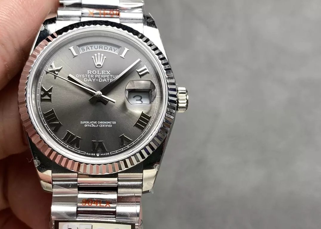 v5 롤렉스 데이데이트 그레이 로만 다이얼 화이트골드 36mm 128236