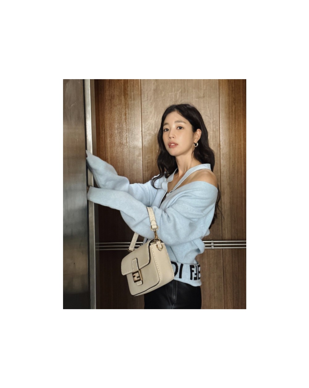 [기은세 PICK] 펜디 바게트 오버사이즈 탑스티치 카멜리아 셀러리아 백